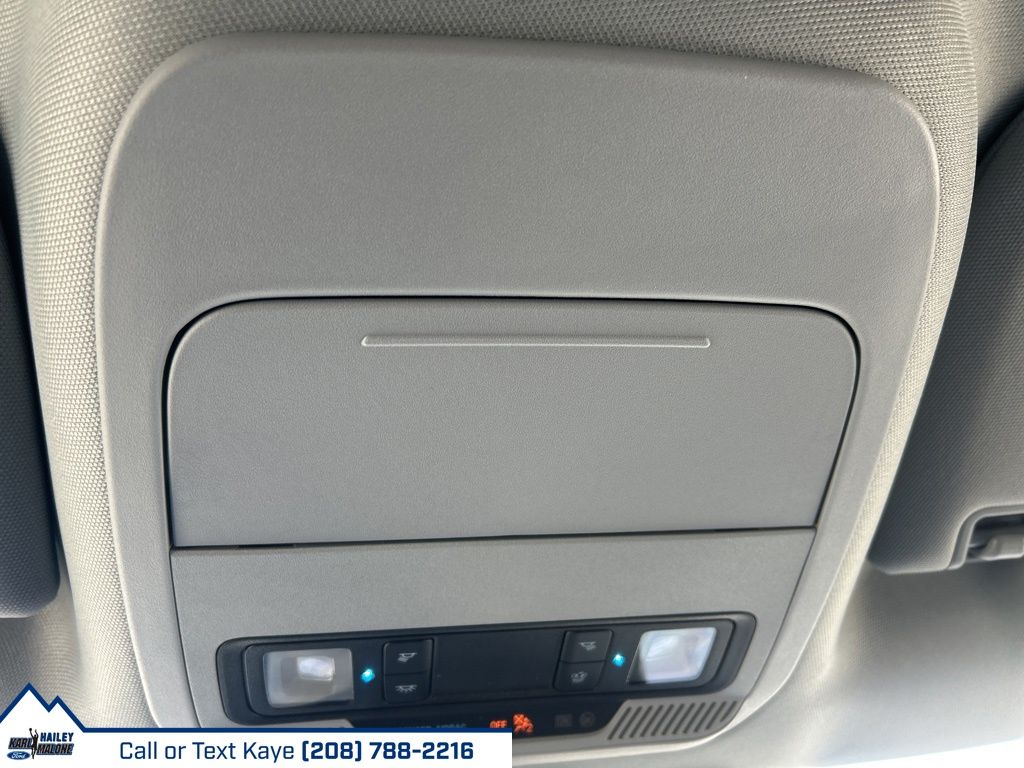 2025 Ford F-150 Lightning Flash - Photo 38
