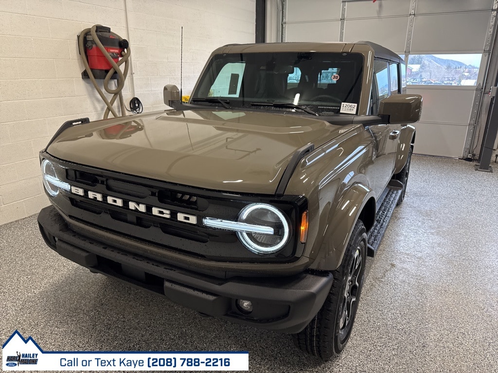 2025 Ford Bronco 4-Door Outer Banks's photo