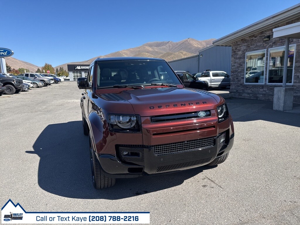 2025 Land Rover Defender 110 Sedona Red photo 3