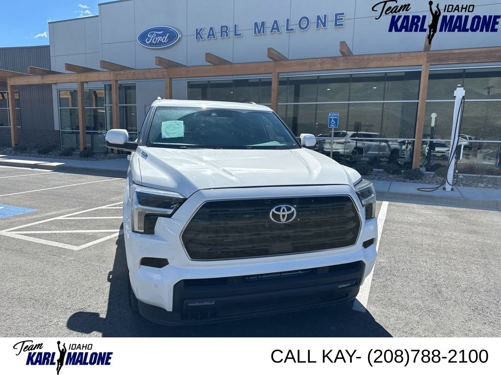 2025 Toyota Sequoia SR5 4WD i-FORCE MAX Hybrid's photo