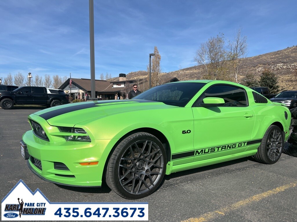 2013 Ford Mustang GT photo 2