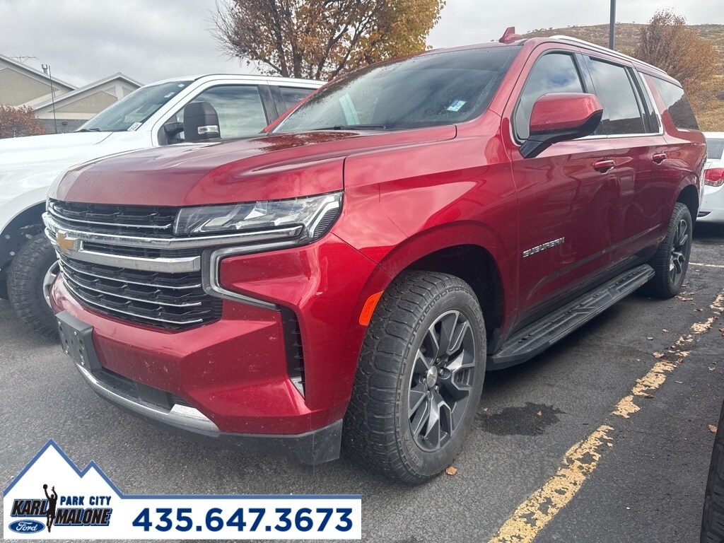 2021 Chevrolet Suburban LT photo 3