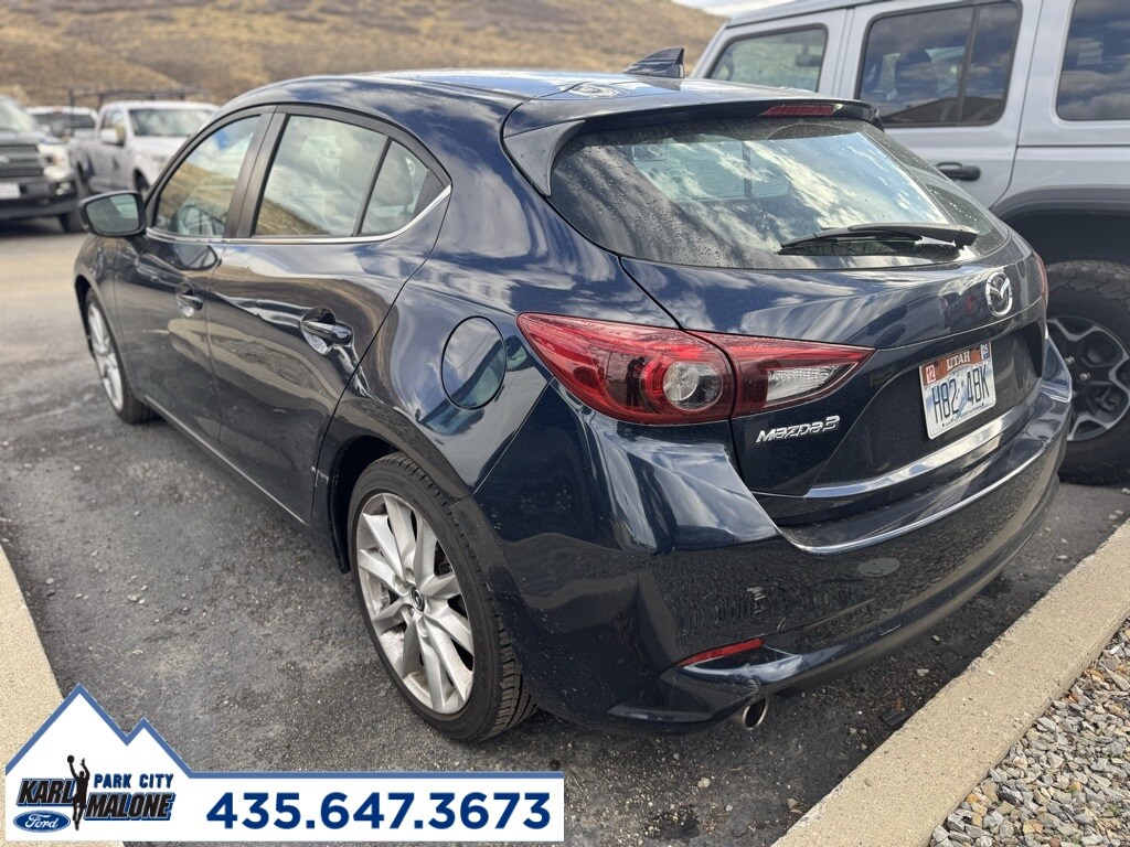 2017 Mazda Mazda3 Grand Touring Hatchback photo 4