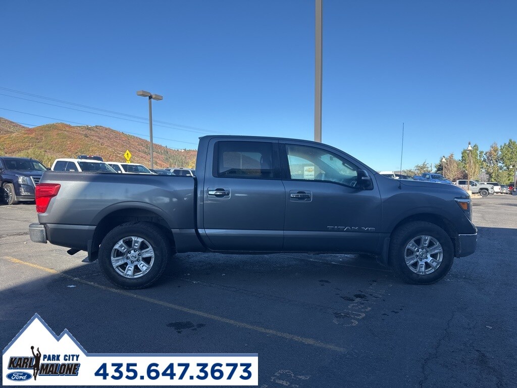 2018 Nissan Titan SV photo 2