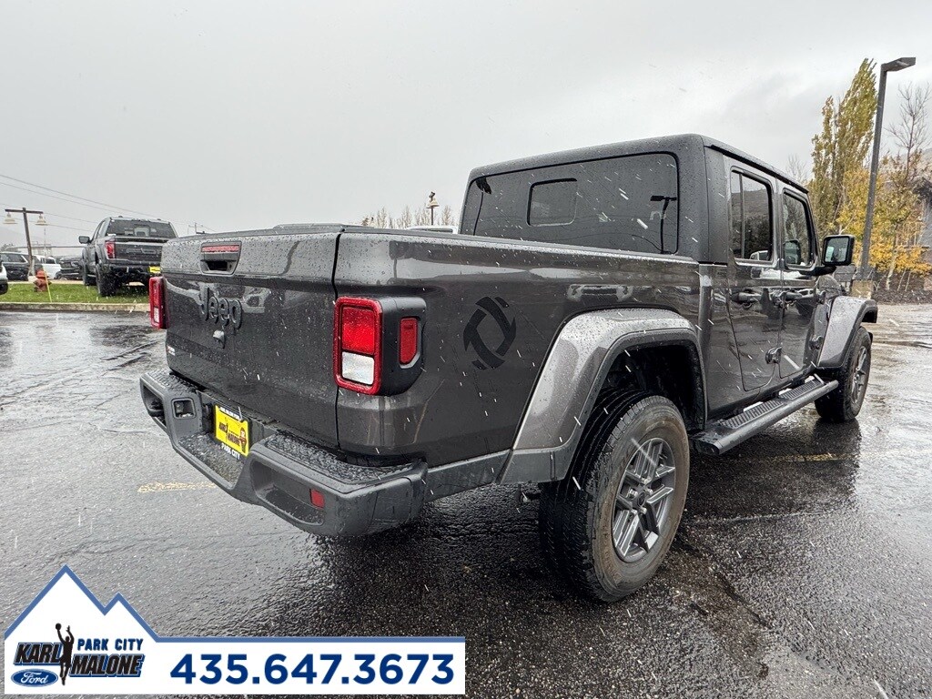 2024 Jeep Gladiator Sport photo 3