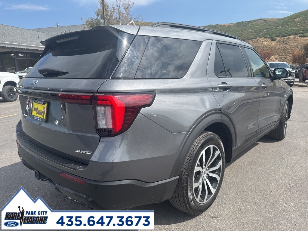2025 Ford Explorer ST-Line photo 2