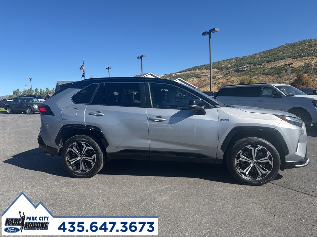 2022 Toyota RAV4 Prime XSE photo 2