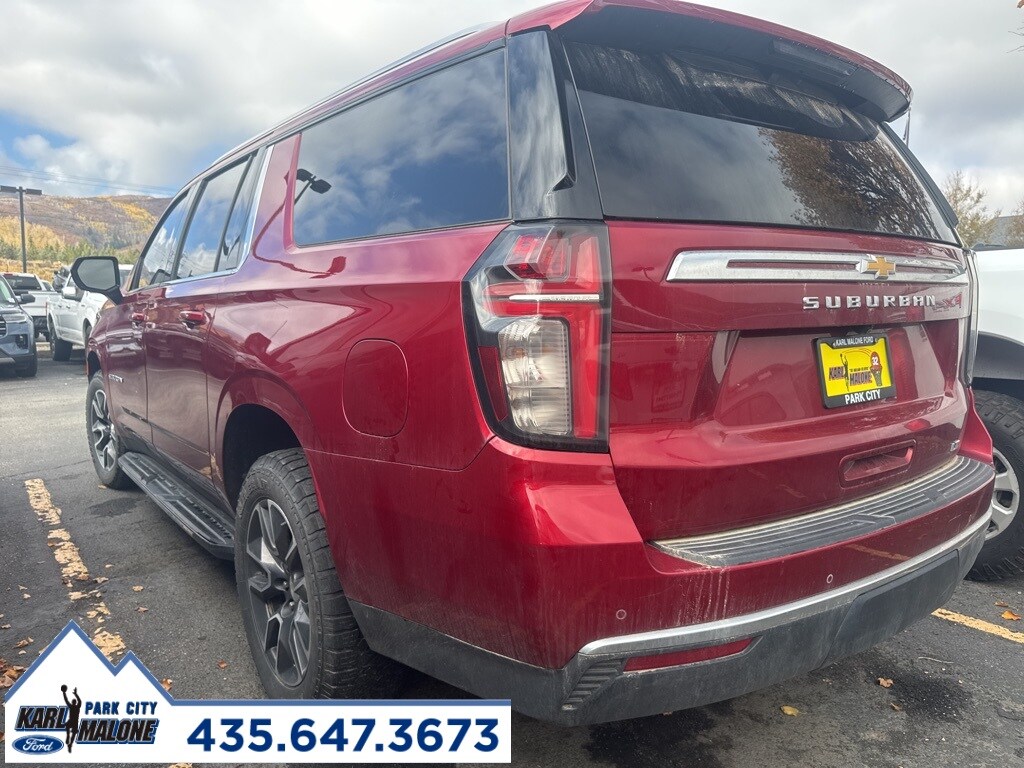 2021 Chevrolet Suburban LT photo 4