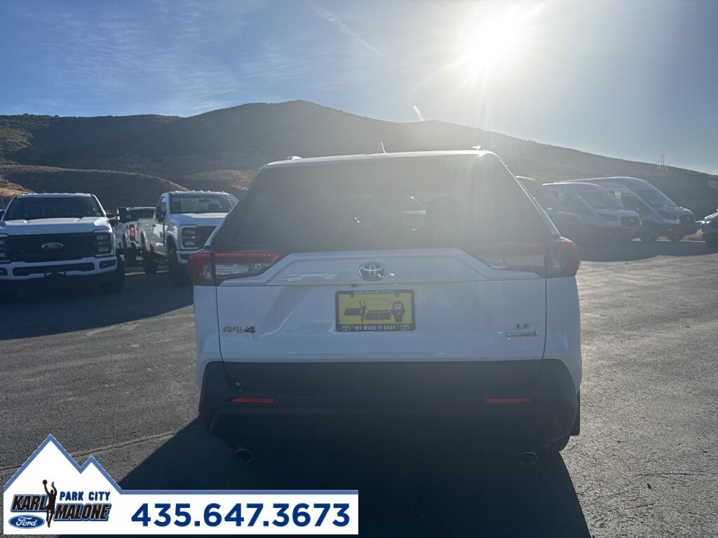 2023 Toyota RAV4 Hybrid LE photo 4