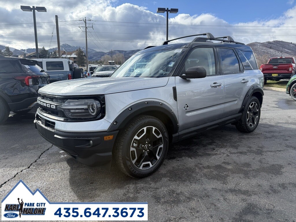 2021 Ford Bronco Sport Outer Banks photo 2