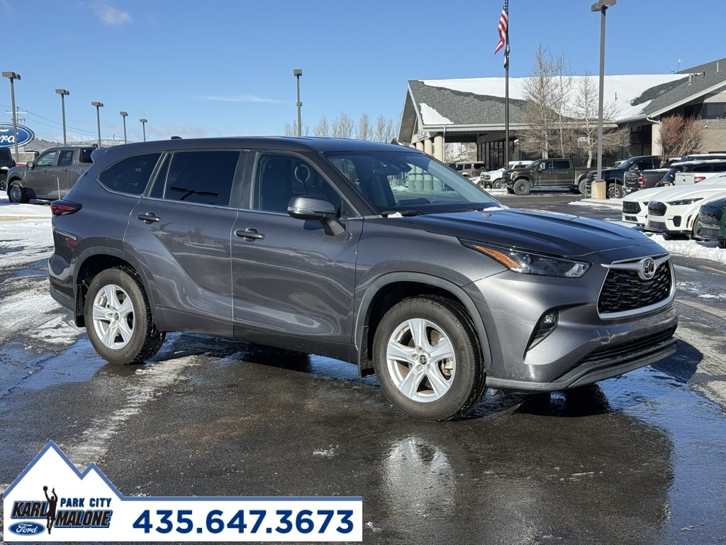 2024 Toyota Highlander LE's photo
