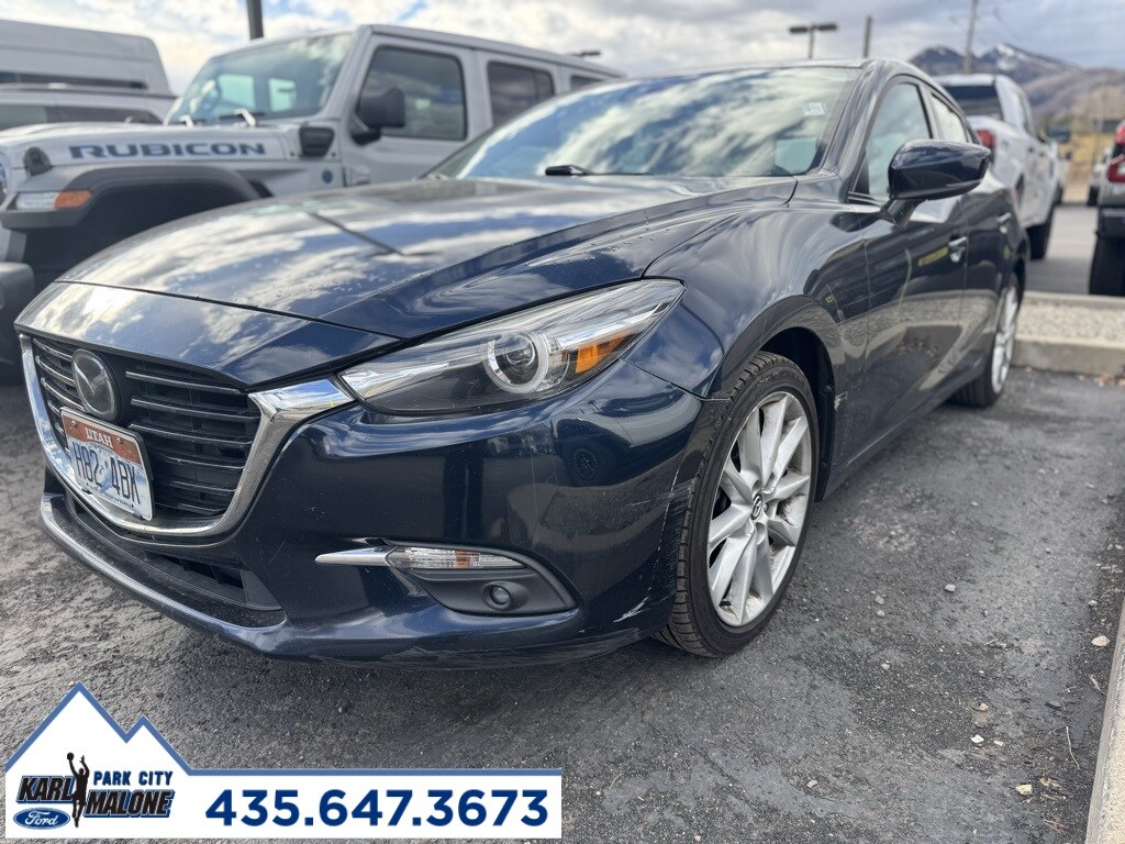 2017 Mazda Mazda3 Grand Touring Hatchback photo 2