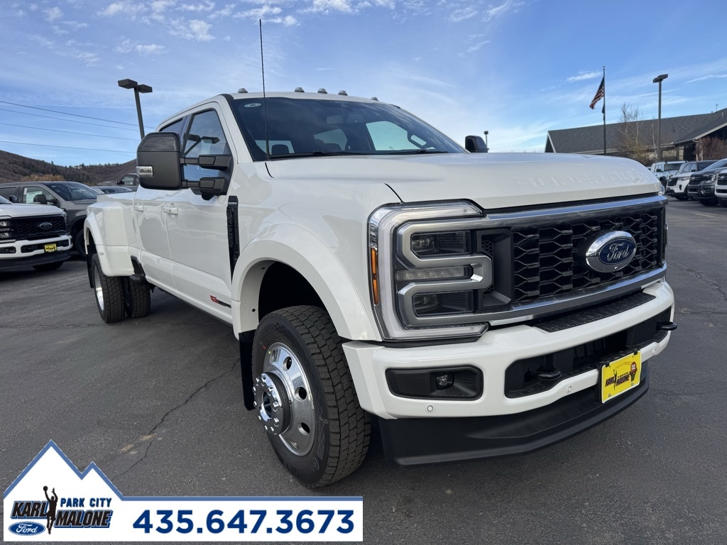 2026 Ford F-450 Super Duty Platinum's photo