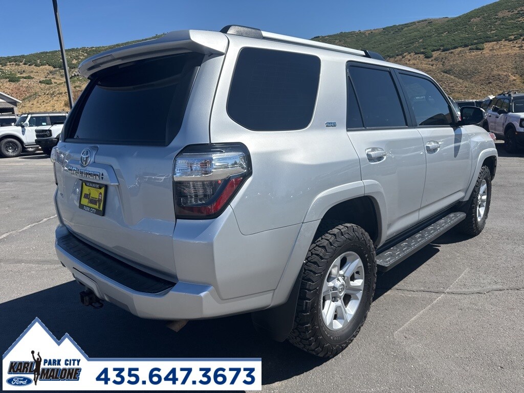 2022 Toyota 4Runner SR5 photo 3