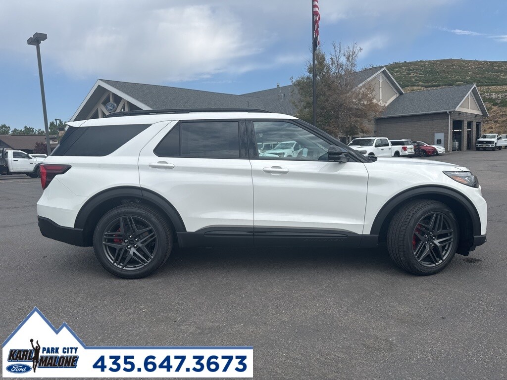 2025 Ford Explorer ST photo 2