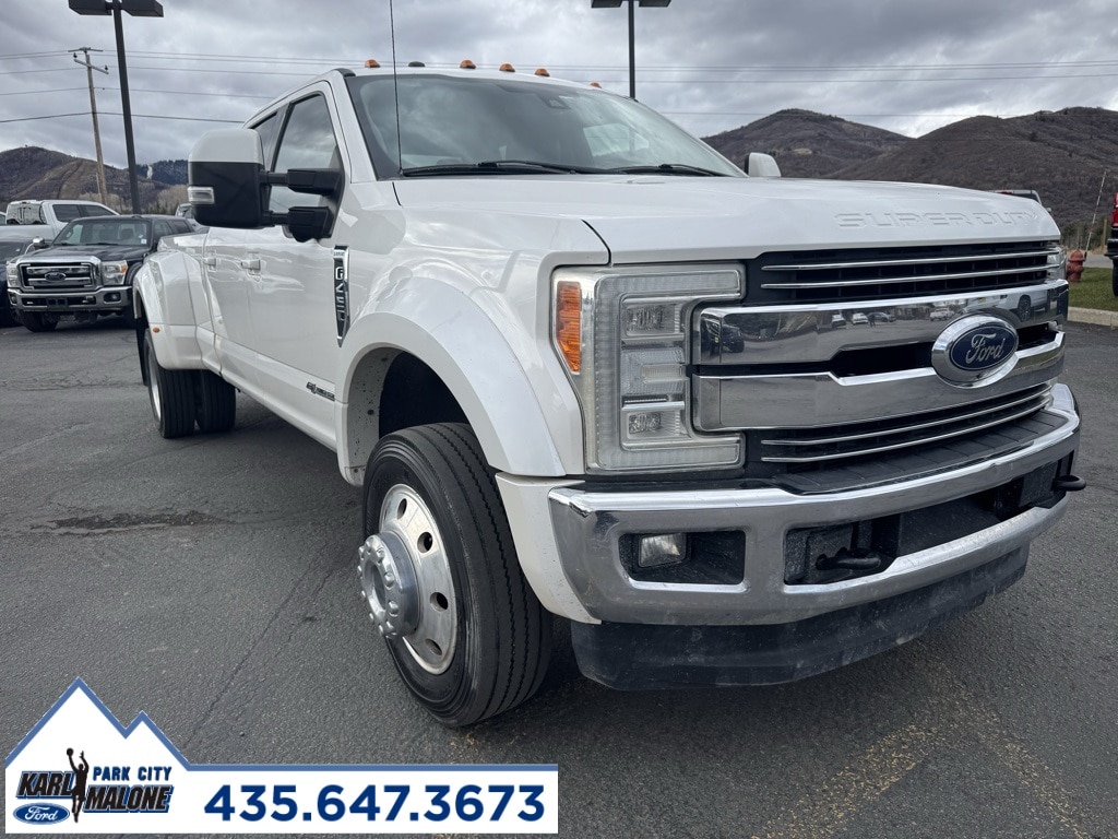 2017 Ford F-450 Super Duty Lariat's photo