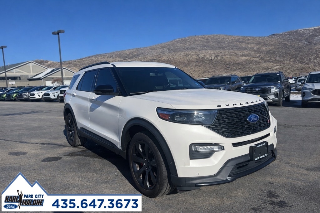 2022 Ford Explorer ST's photo