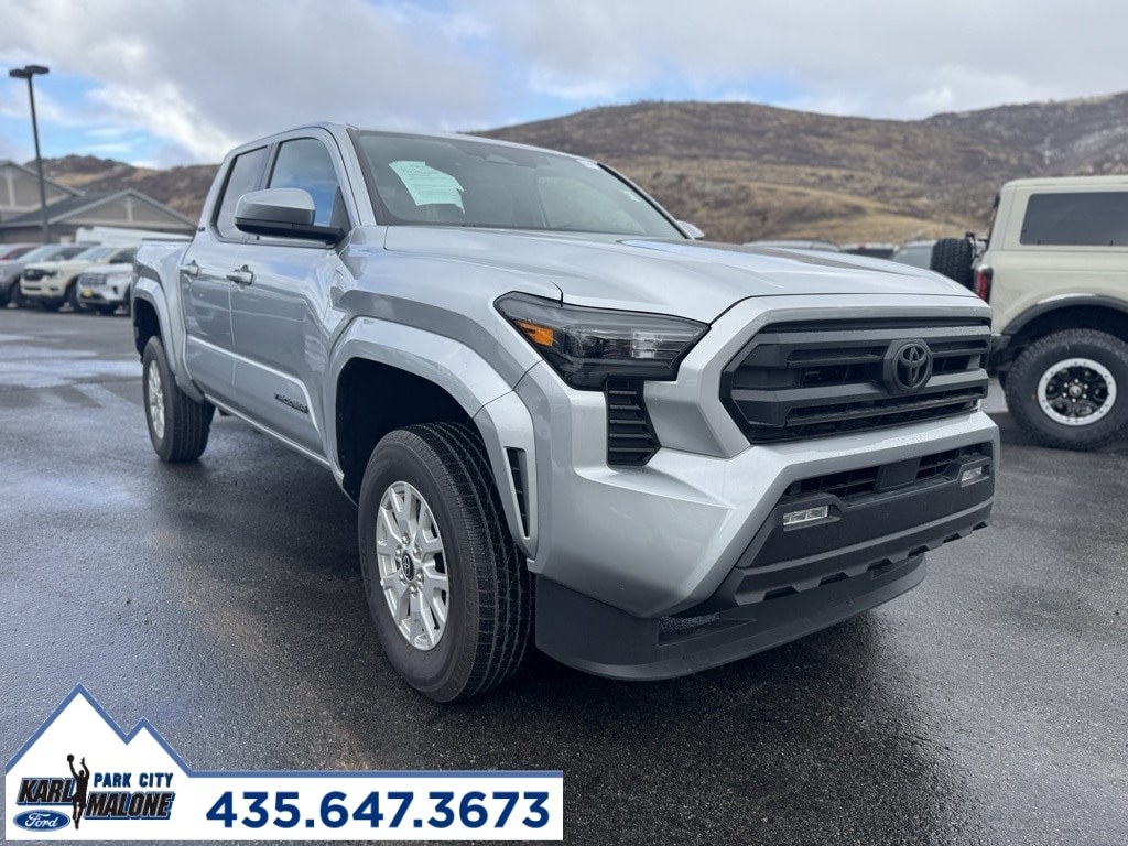 2025 Toyota Tacoma SR5's photo