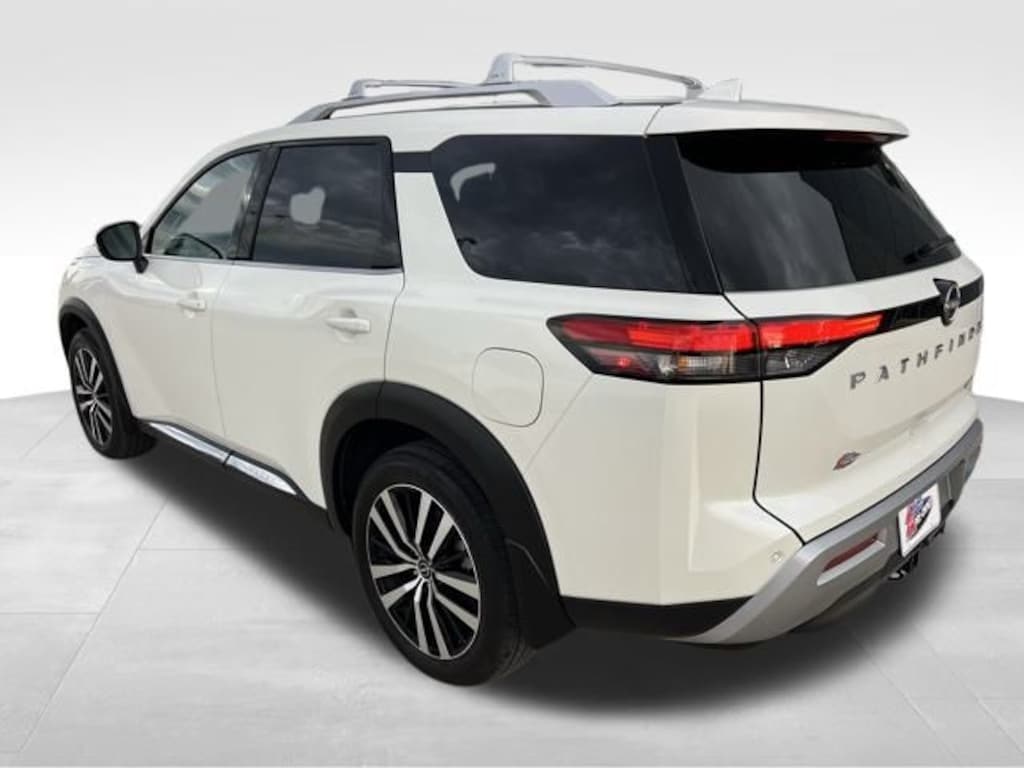 Used 2024 Nissan Pathfinder Platinum SUV