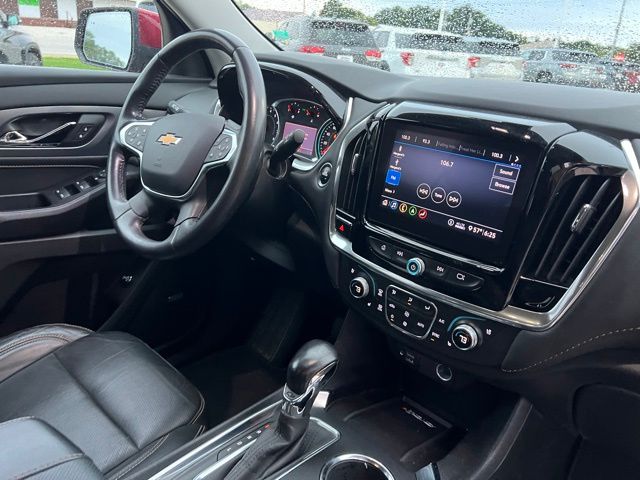 2021 Chevrolet Traverse Premier photo 2