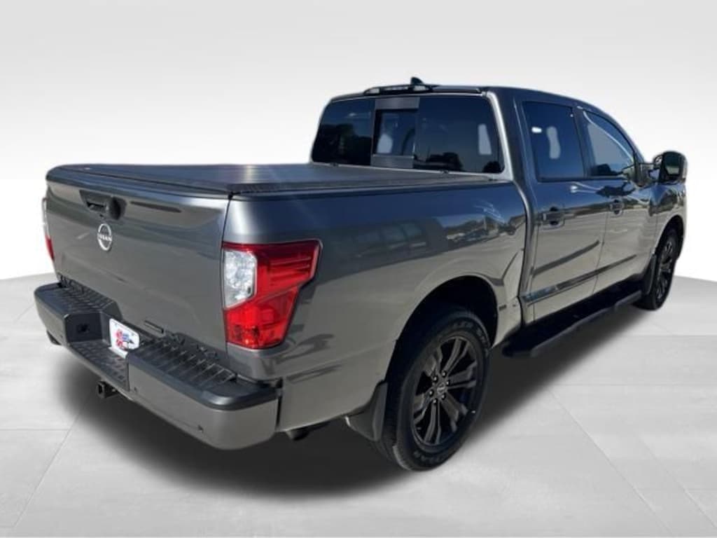 Used 2024 Nissan Titan SV Crew Cab Pickup