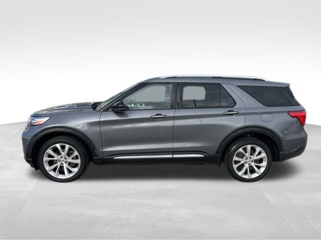 2022 Ford Explorer Platinum Hybrid photo 2