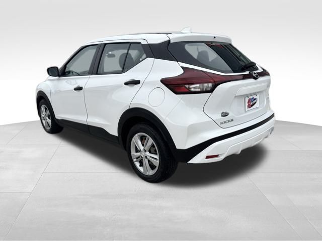 2022 Nissan Kicks S photo 3