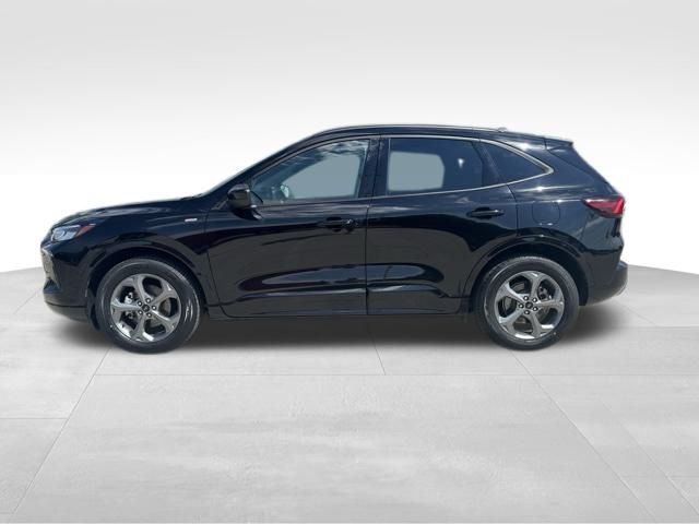 2023 Ford Escape Hybrid ST-Line Select photo 2