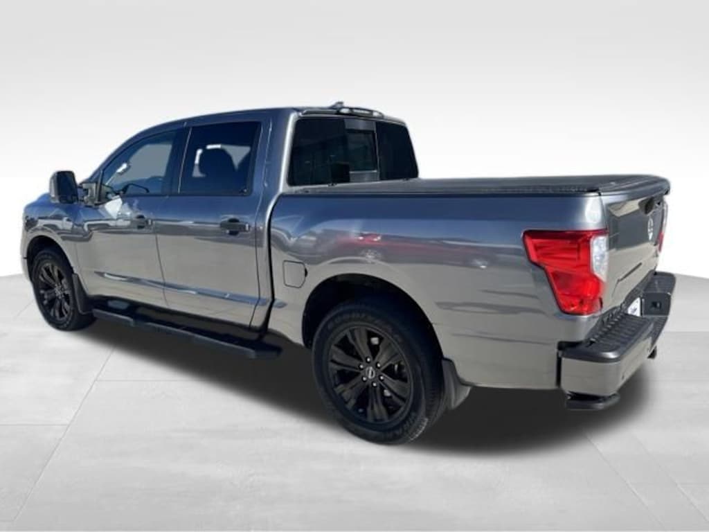 Used 2024 Nissan Titan SV Crew Cab Pickup