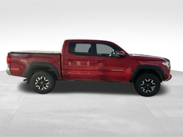 2016 Toyota Tacoma TRD Off-Road photo 3