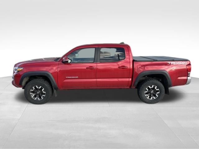 2016 Toyota Tacoma TRD Off-Road photo 2