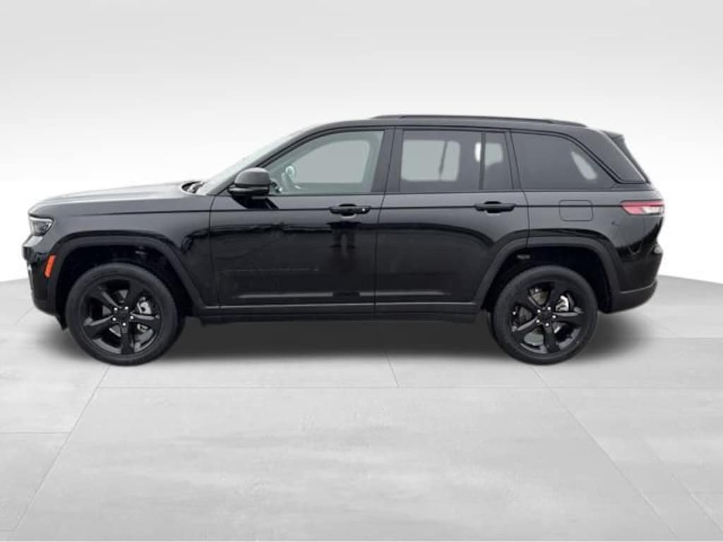 Used 2024 Jeep Grand Cherokee Altitude SUV