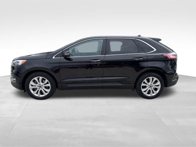 2020 Ford Edge Titanium photo 2
