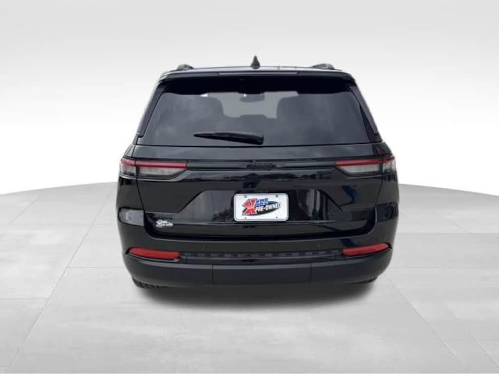 Used 2024 Jeep Grand Cherokee Altitude SUV