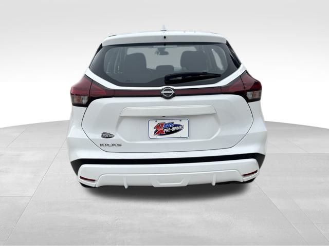 2022 Nissan Kicks S photo 4