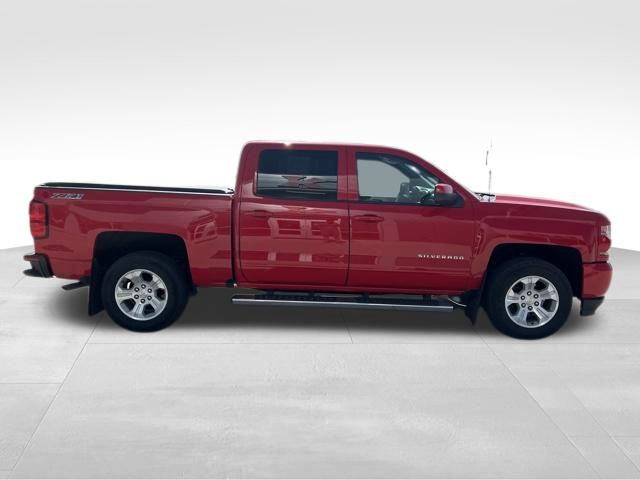 2016 Chevrolet Silverado 1500 LT photo 2
