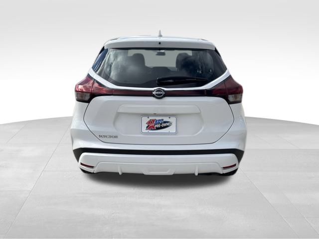 2022 Nissan Kicks S photo 4