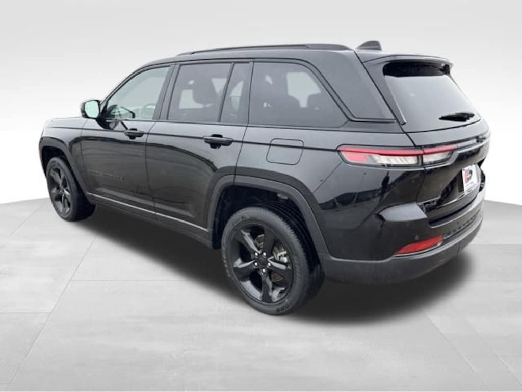 Used 2024 Jeep Grand Cherokee Altitude SUV