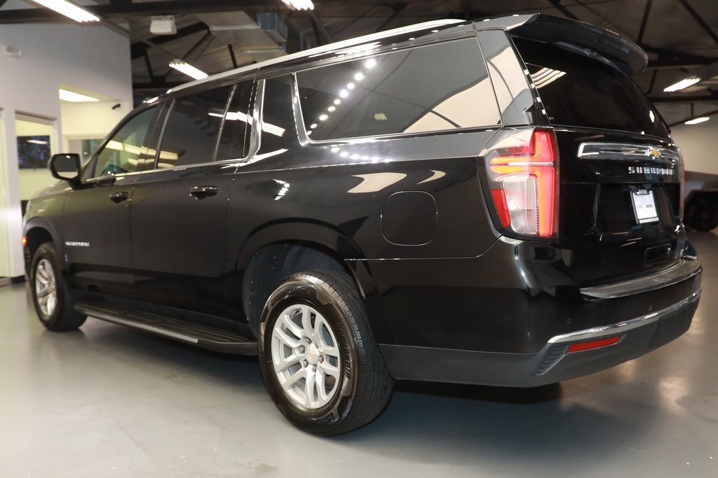 2024 Chevrolet Suburban LT photo 4