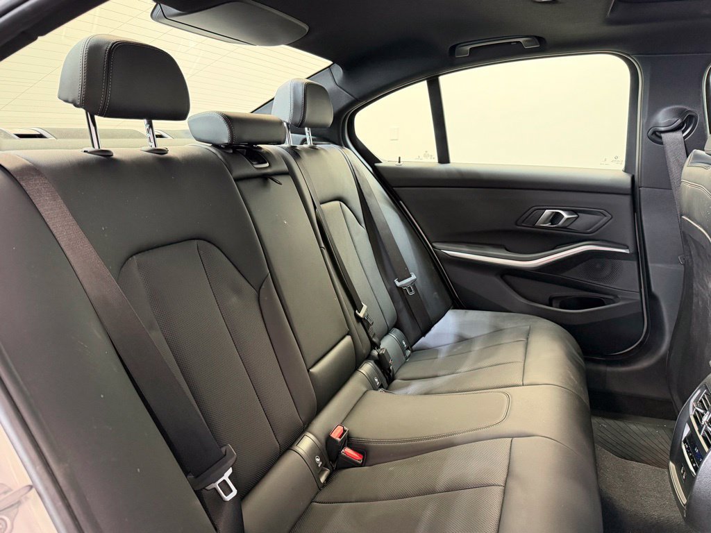 2024 BMW 3 Series 330i - Photo 18