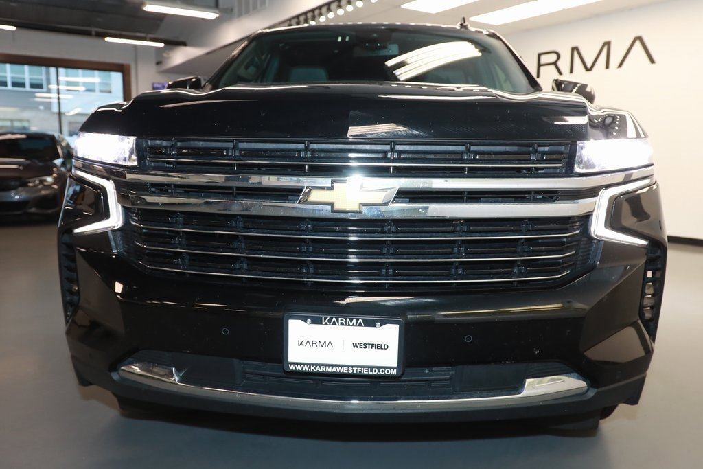 2024 Chevrolet Suburban LT photo 2