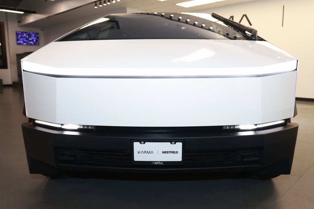 2024 Tesla Cybertruck photo 2