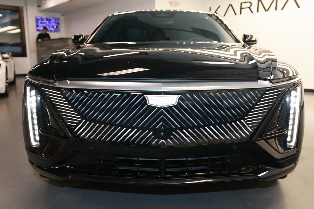 2024 Cadillac Lyriq Luxury photo 2