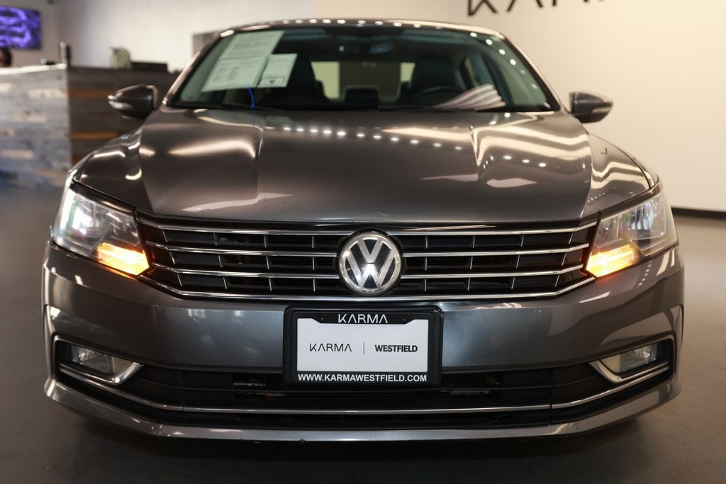 Used 2016 Volkswagen Passat 1.8T SE w/Technology Sedan
