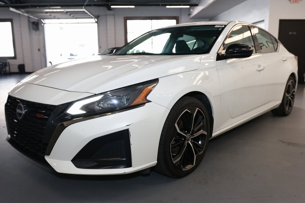 2023 Nissan Altima 2.5 SR photo 2