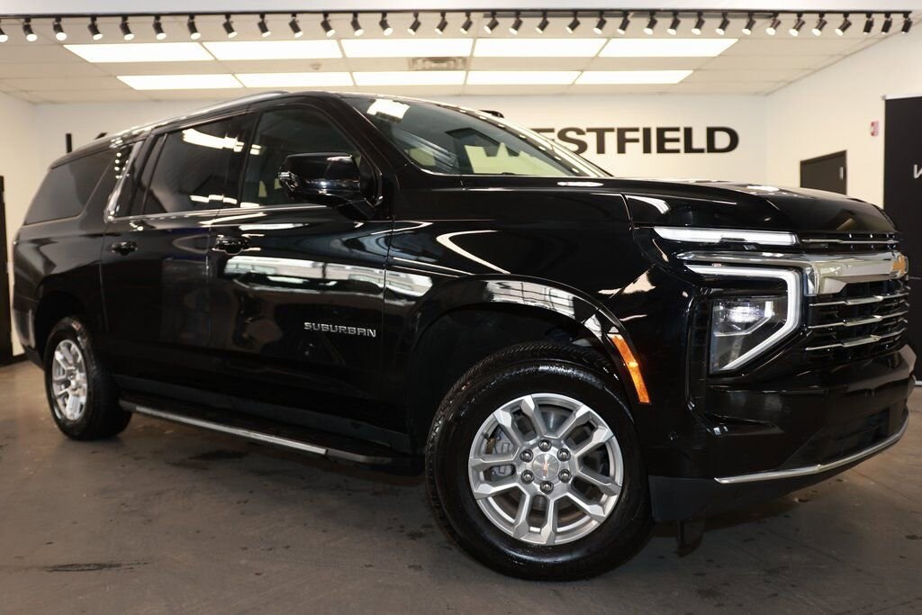 Used 2025 Chevrolet Suburban LT 4WD LT