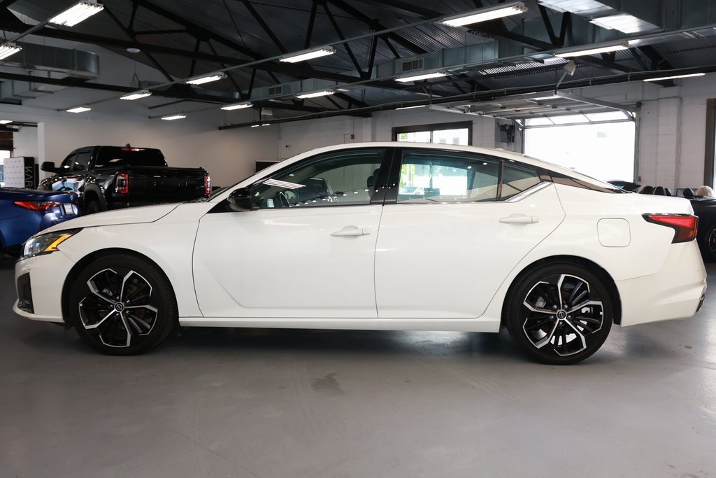 2023 Nissan Altima 2.5 SR photo 3