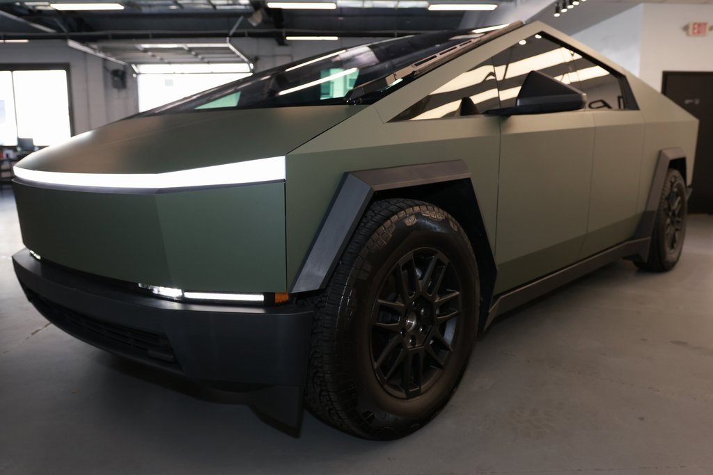 2024 Tesla Cybertruck Cyberbeast All-Wheel Drive photo 3