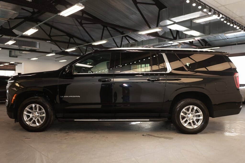 Used 2025 Chevrolet Suburban LT 4WD LT