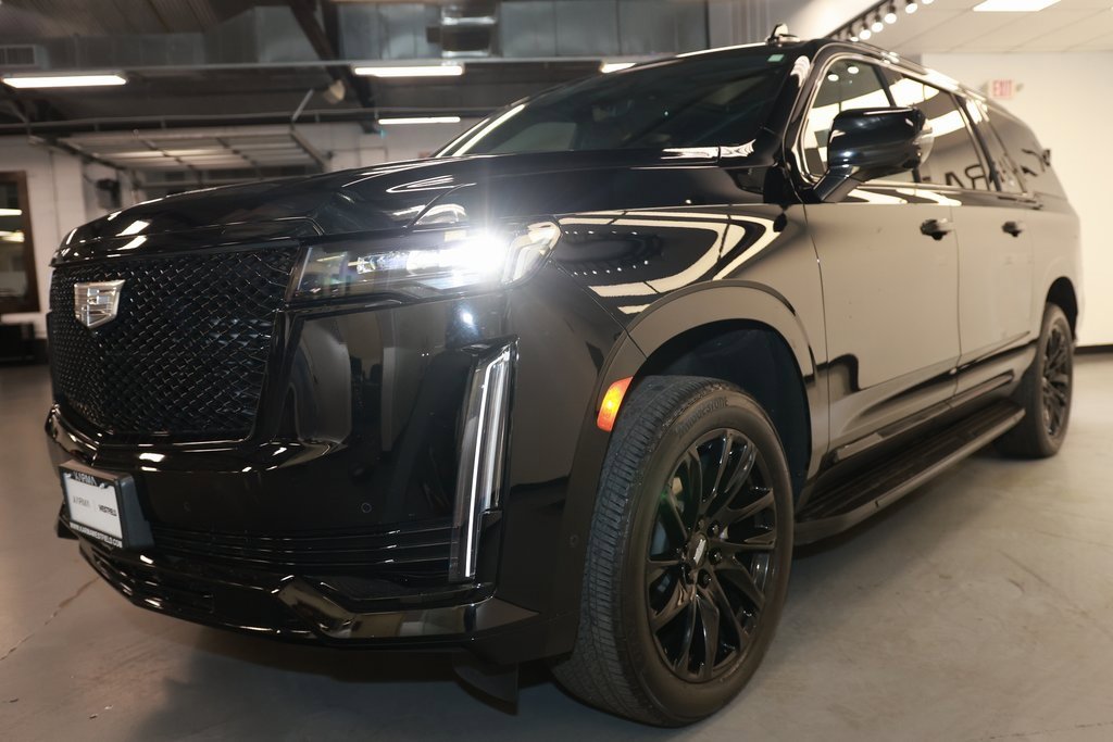 2024 Cadillac Escalade ESV Sport Platinum photo 3